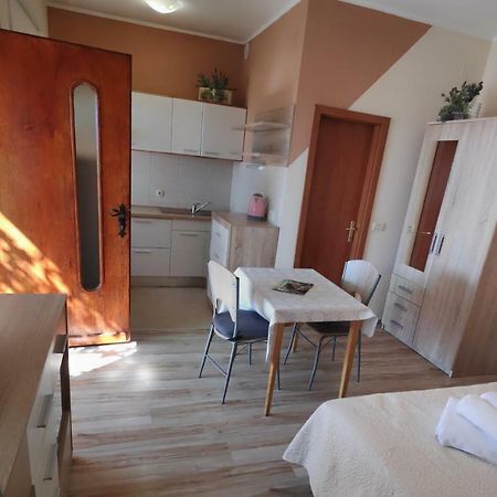 Apartments Niko Omis Exterior photo