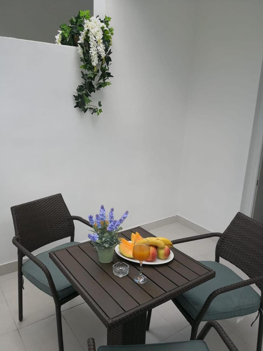 Apartments Niko Omis Exterior photo