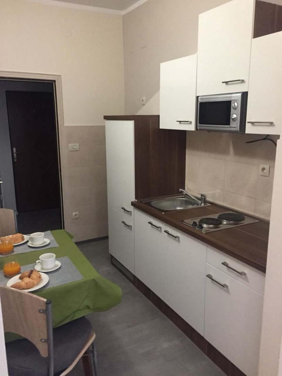 Apartments Niko Omis Exterior photo