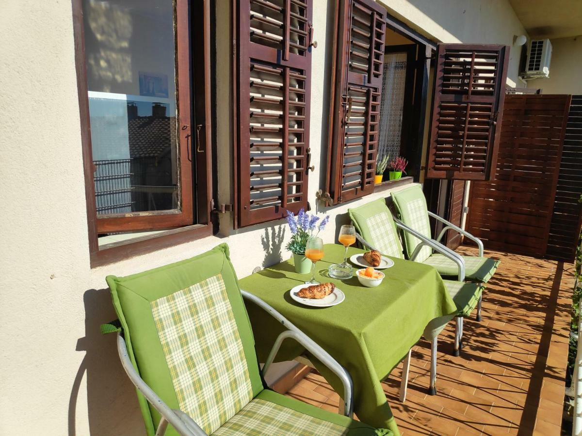 Apartments Niko Omis Exterior photo