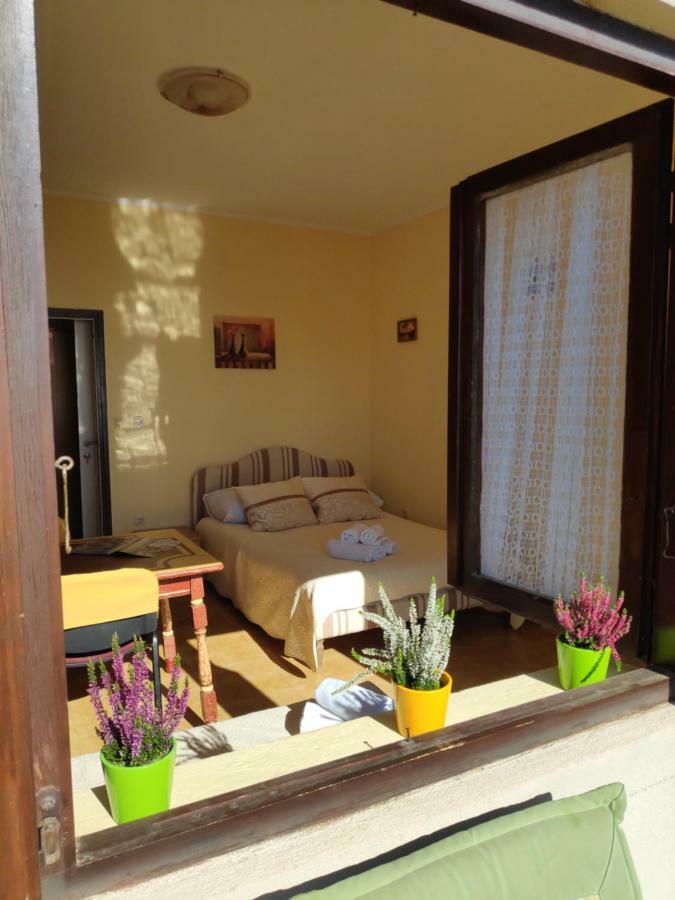 Apartments Niko Omis Exterior photo