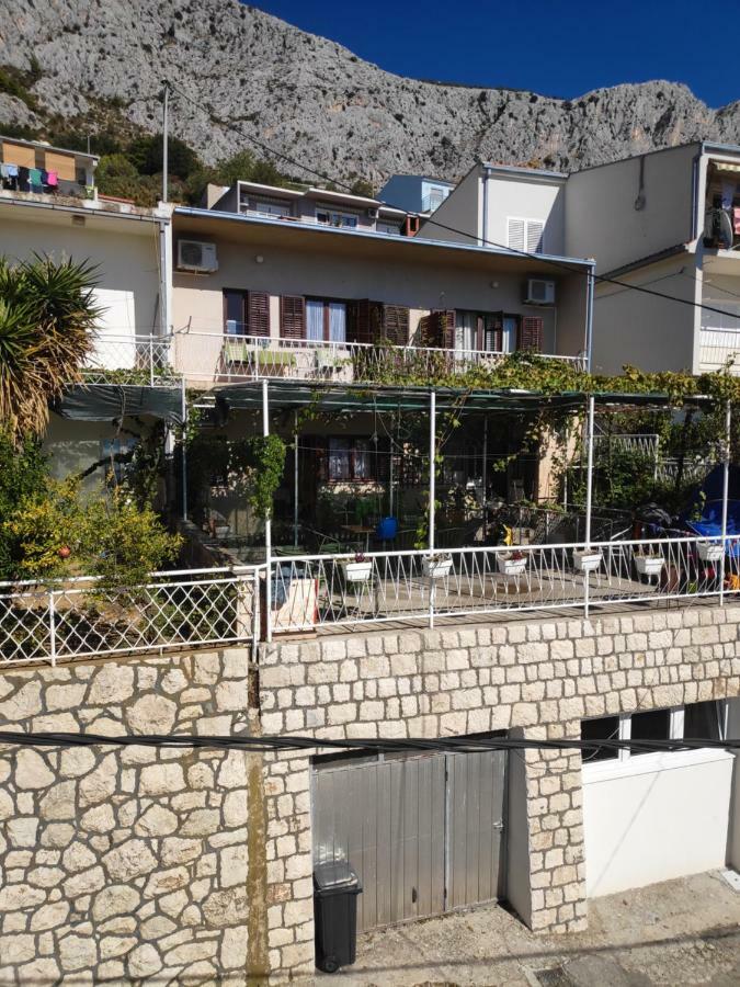 Apartments Niko Omis Exterior photo