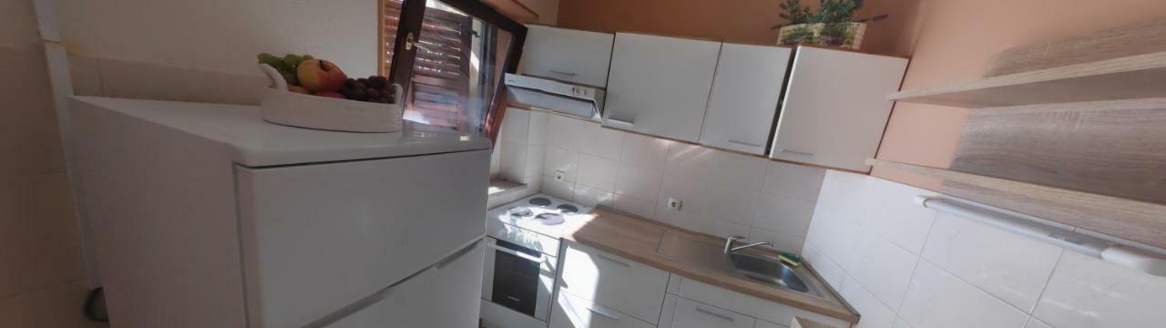Apartments Niko Omis Exterior photo