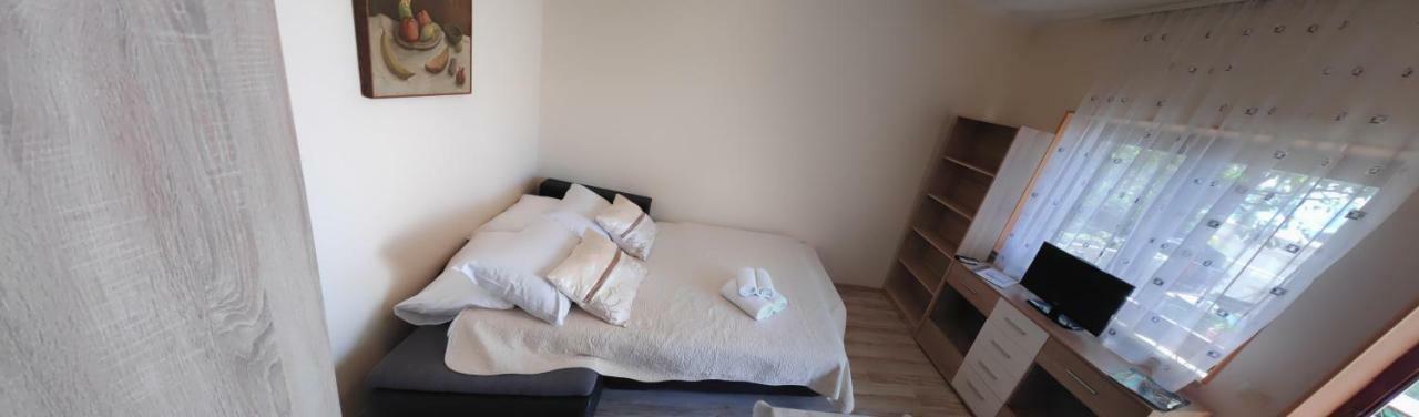 Apartments Niko Omis Exterior photo