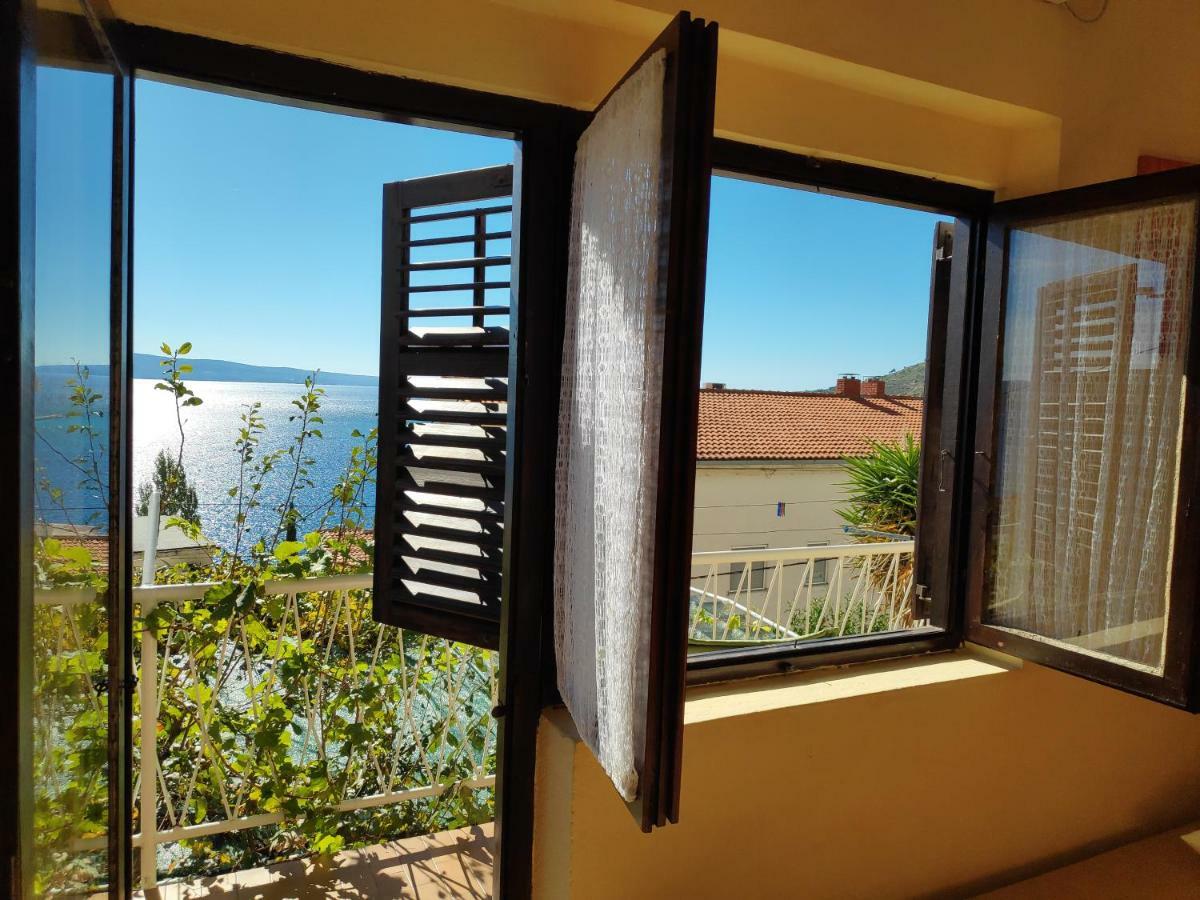 Apartments Niko Omis Exterior photo