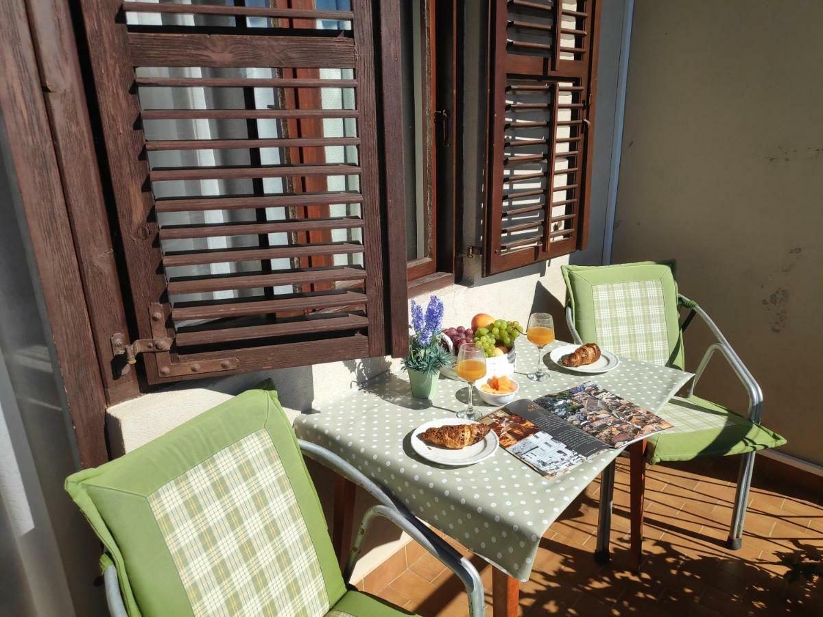Apartments Niko Omis Exterior photo