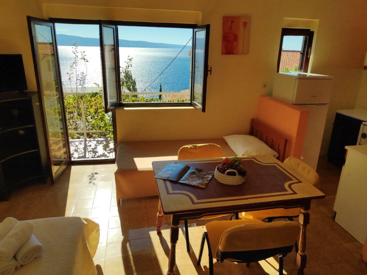 Apartments Niko Omis Exterior photo